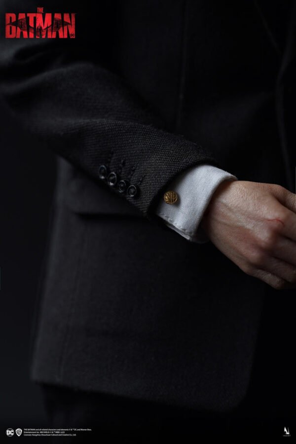 INART 1/6 BRUCE WAYNE STANDARD EDITION - Image 3