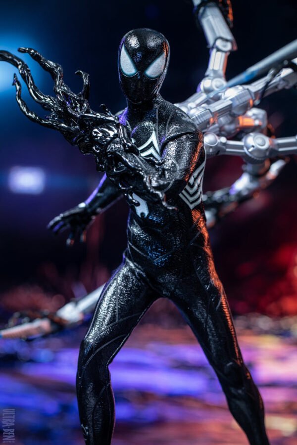 HOT TOYS  1/6 VGM56B MARVEL SPIDERMAN 2 PETER PARKER (BLACK SUIT) SPECIAL EDITION - Image 8